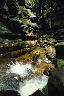 Kavak Prints: Canyon near Kavak