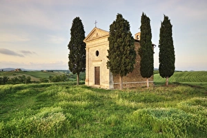 Images Dated 15th May 2008: Capella di Vitaleta, Val d Orcia, UNESCO World Heritage Site, Province Siena, Tuscany, Italy, Europe