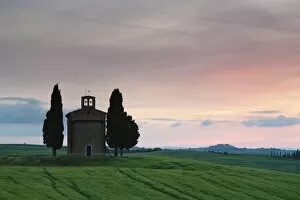 Images Dated 15th May 2008: Capella di Vitaleta, Val d Orcia, UNESCO World Heritage Site, Province Siena, Tuscany, Italy, Europe