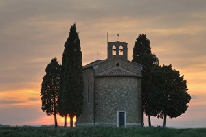 Capella di Vitaleta, Val d Orcia, UNESCO World Heritage Site, Province Siena, Tuscany, Italy, Europe Images Dated 15th May 2008: Capella di Vitaleta, Val d Orcia, UNESCO World Heritage Site, Province Siena, Tuscany, Italy, Europe