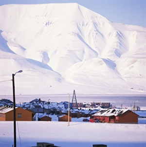 Spitzbergen Prints: Capital town of Longyearbyen