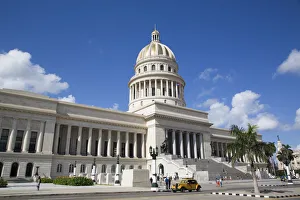 Capitol Building with Classic Old Car, Old Town, UNESCO World Heritage Site, Havana