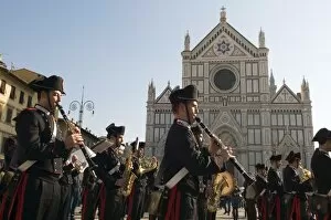 Carabinieris band in s anta Croce s quare, Florence (Firenze), Tus cany, Italy, Europe
