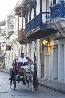 Images Dated 8th February 2009: Carriage through the Ciudad Amurallada (Walled Town), UNESCO World Heritage Site