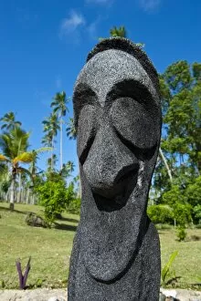 Images Dated 27th August 2008: Carved statue at a resort on Aore islet before the Island of Espiritu Santo, Vanuatu