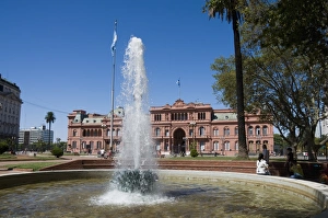 Images Dated 15th February 2009: Casa Rosada (Presidential Palace) where Eva Peron (Evita) used to appear on the left hand balcony