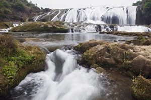 Images Dated 26th April 2008: A cascade at Huangguoshu Falls, Guizhou Province, China, Asia