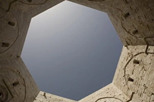 Images Dated 7th September 2008: Castel del Monte, Apulia, Italy, Europe