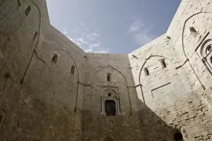 Images Dated 7th September 2008: Castel del Monte, Apulia, Italy, Europe