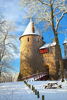 Images Dated 27th November 2010: Castell Coch in snow, Tongwynlais, Cardiff, South Wales, Wales, United Kingdom, Europe