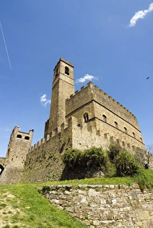 Images Dated 20th April 2008: Castello di Poppi dei Conti Guidi, (Castle of Conti Guidi in Poppi), Casentino