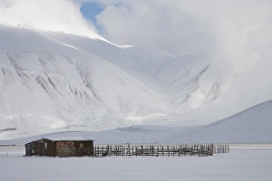 Images Dated 15th November 2007: Castelluccio di Norcia, Umbria, Italy, Europe