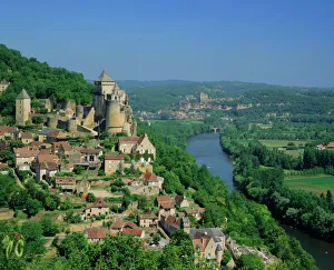 Castelnaud and the River Dordogne, Dordogne, Aquitaine, France, Europe