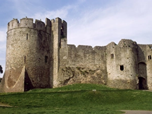 Images Dated 22nd July 2009: Castle, Chepstow, Wales, United Kingdom, Europe