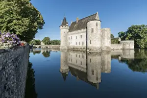 Castle and its moat, Sully-sur-Loire, UNESCO World Heritage Site, Loiret, Centre