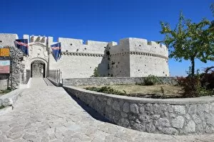 Images Dated 27th August 2010: Castle, Monte Sant Angelo, Puglia, Italy, Europe