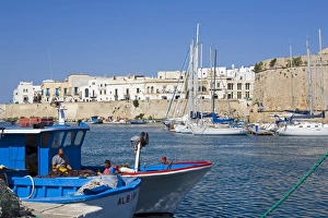 Images Dated 9th July 2008: The castle and Old Town, Gallipoli, Lecce province, Puglia, Italy, Europe