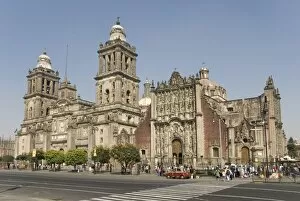 Images Dated 25th December 2011: Catedral Metropolitana, Zocalo (Plaza de la Constitucion), Mexico City, Mexico, North America