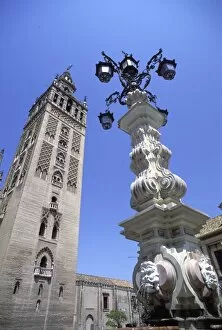 Images Dated 6th January 2010: Cathedral, Bell Tower and fountain, Seville, Andalucia, Spain, Europe