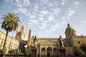Images Dated 12th June 2007: Cathedral and Bishops Palace, Palermo, Sicily, Italy, Europe