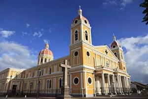 Images Dated 7th November 2009: Cathedral de Granada, Park Colon, Park Central, Granada, Nicaragua, Central America