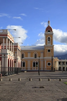 Images Dated 7th November 2009: Cathedral de Granada, Park Colon, Park Central, Granada, Nicaragua, Central America