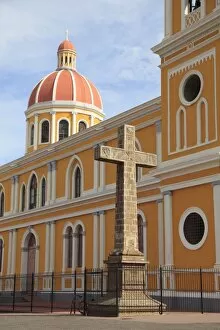 Images Dated 9th November 2009: Cathedral de Granada, Park Colon, Park Central, Granada, Nicaragua, Central America