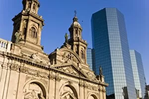 Images Dated 26th March 2008: Cathedral Metropolitana and modern office building in Plaza de Armas, Santiago