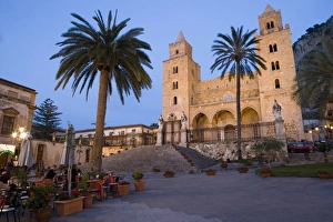 Cathedral, Piazza Duomo in the evening