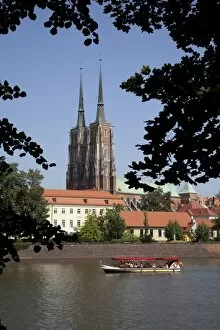 Images Dated 27th August 2011: Cathedral and River Odra (River Oder), Old Town, Wroclaw, Silesia, Poland, Europe