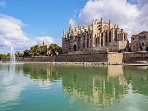 Water Fountain Prints: The Cathedral of Santa Maria of Palm or La Seu, Palma de Mallorca, Mallorca (Majorca)