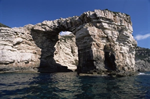 Caves, Antipaxos