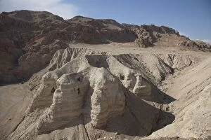 Images Dated 21st February 2009: Caves of Qumran in the Judean Desert, near the Dead Sea, Israel, Middle East