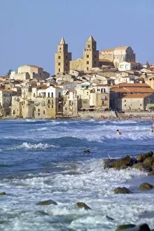 Images Dated 8th July 2005: Cefalu, Sicily, Italy, Europe