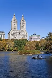 Images Dated 25th October 2009: Central Park and the Grand buildings along Central Park West viewed across the lake in autumn