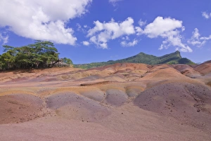Images Dated 6th September 2007: Chamarel Coloured Earths, Mauritius, Indian Ocean, Africa