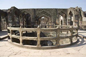 Champa Baoli in the Royal Enclave