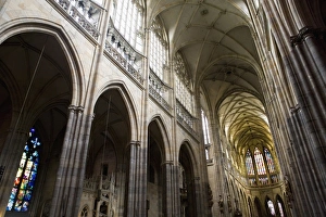 Chancel, vaulted roof and stained glass window, St. Vituss Cathedral