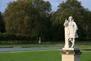 Images Dated 6th November 2005: Chantilly castle, Chantilly, Oise, France, Europe