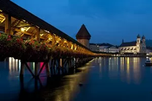 Switzerland Gallery: Chapel bridge at dusk, Lucerne, Switzerland, Europe