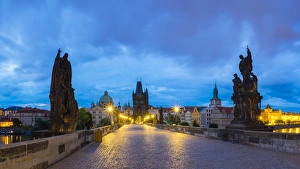 Obecni Dum Prints: Charles Bridge at dawn, UNESCO World Heritage Site, Stare Mesto (Old Town), Prague