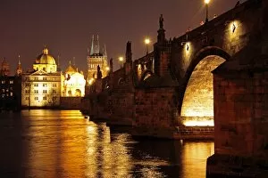 Images Dated 2nd April 2011: Charles Bridge over the River Vltava at night, UNESCO World Heritage Site