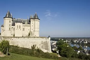 Images Dated 21st September 2008: The Chateau de Saumur overlooking the River Loire and city, Maine-et-Loire