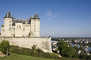Images Dated 21st September 2008: The Chateau de Saumur overlooking the River Loire and city, Maine-et-Loire