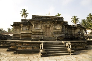 Images Dated 8th May 2008: The Chennakeshava Temple built in 1117 AD by the Hoysalas at Belur, Karnataka
