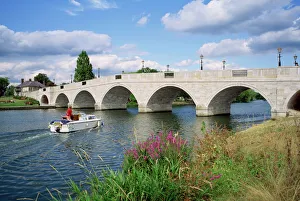 Bridges Prints: Chertsey Bridge over the River Thames, Chertsey, Surrey, England, United Kingdom, Europe