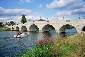 River Thames Collection: Chertsey Bridge over the River Thames, Chertsey, Surrey, England, United Kingdom, Europe