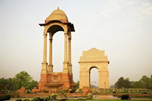 Images Dated 23rd March 2008: A chhattri stands in front of India Gate, designed by Sir Edwin Lutyens
