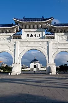 Images Dated 25th November 2009: Chiang Kai Shek Memorial Hall Arch, Taipei, Taiwan, Asia
