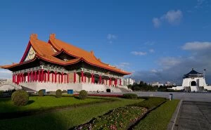 Images Dated 25th November 2009: Chiang Kai Shek Memorial Hall and National Concert Hall, Liberty Square